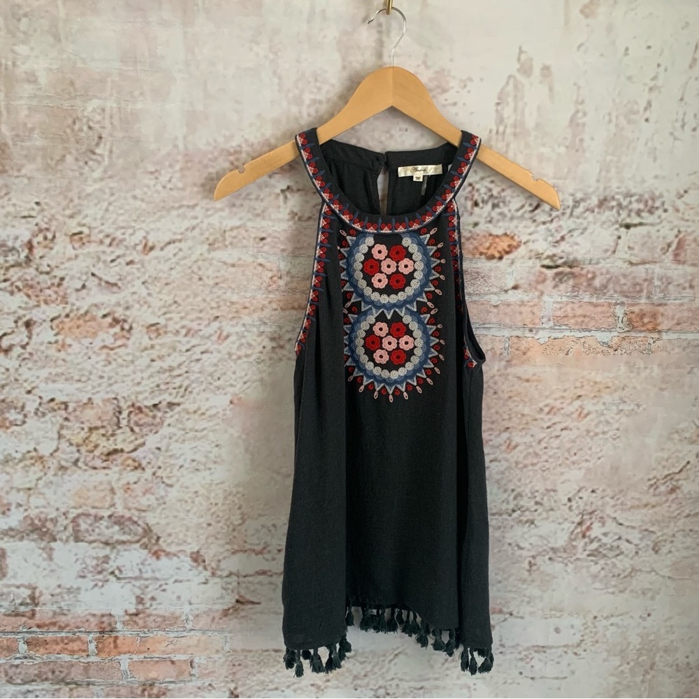 Andree by Unit Charcoal Gray Sleeveless Embroidered Tassel Hem Top